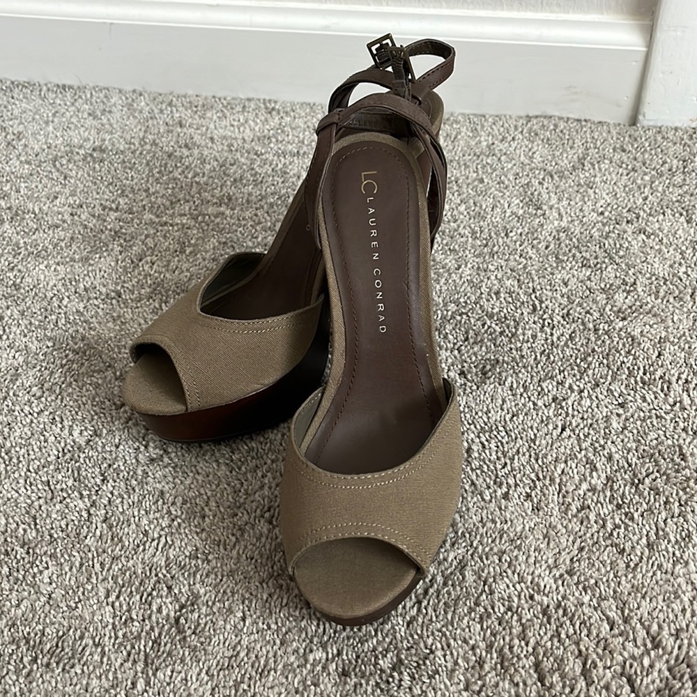 LC Lauren Conrad Green Platform Heels